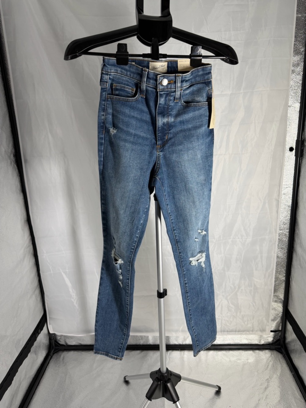 Universal Thread Women's Skinny Jeans in Medium Blue with Distressing